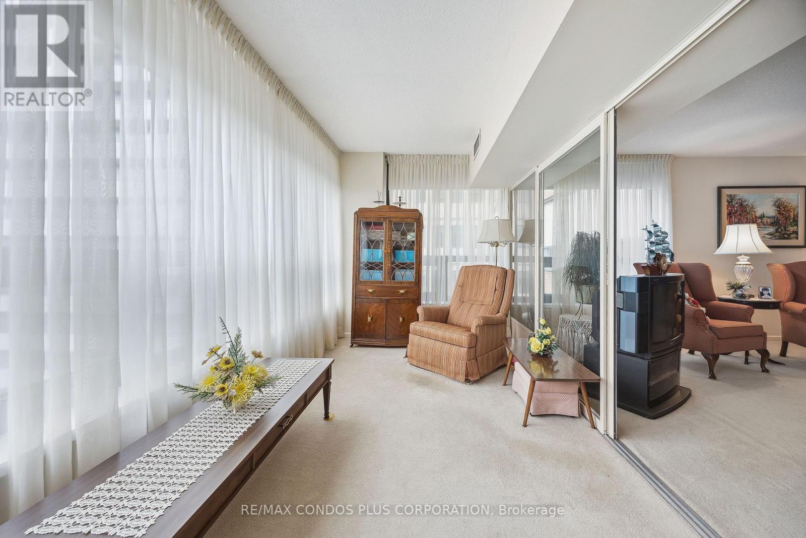 902 - 62 Wellesley Street W, Toronto, Ontario  M5S 2X3 - Photo 6 - C12354700