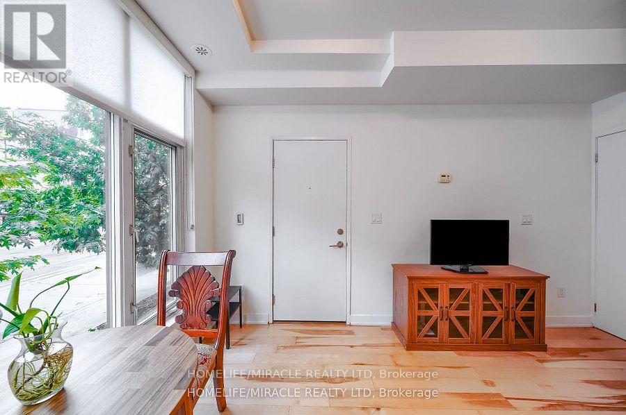 2 - 1331 Gerrard Street E, Toronto, Ontario  M4L 1Y8 - Photo 3 - E12354684