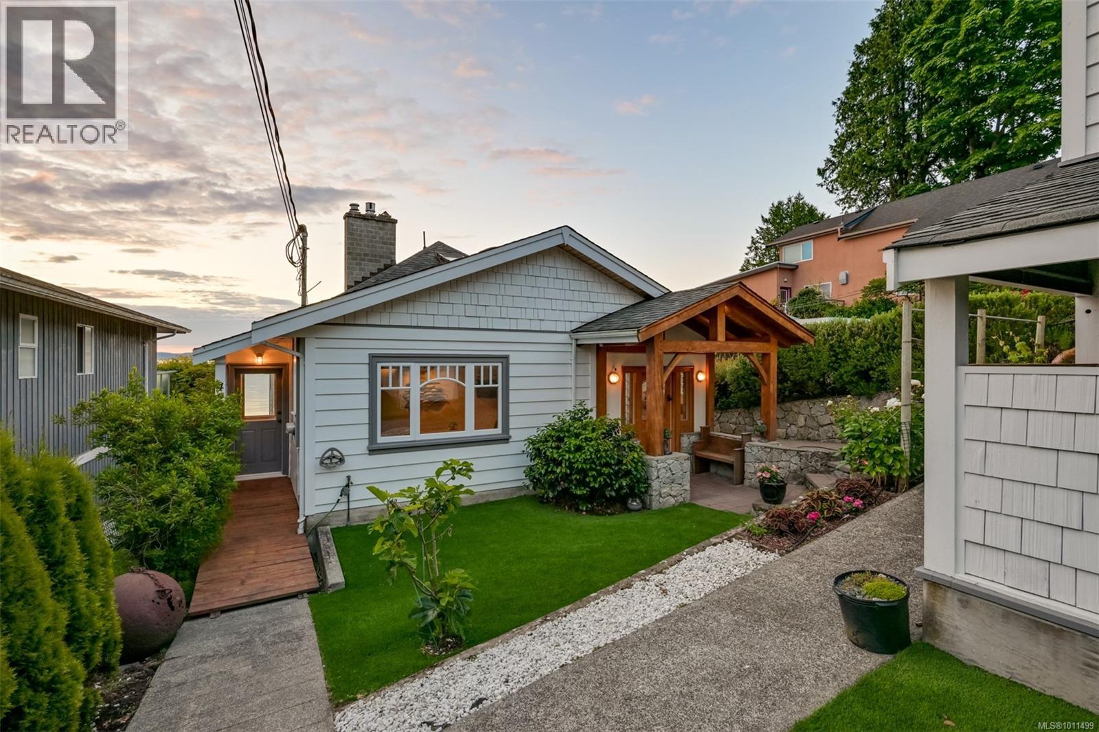 Property at 4971 Cordova Bay Rd image 4