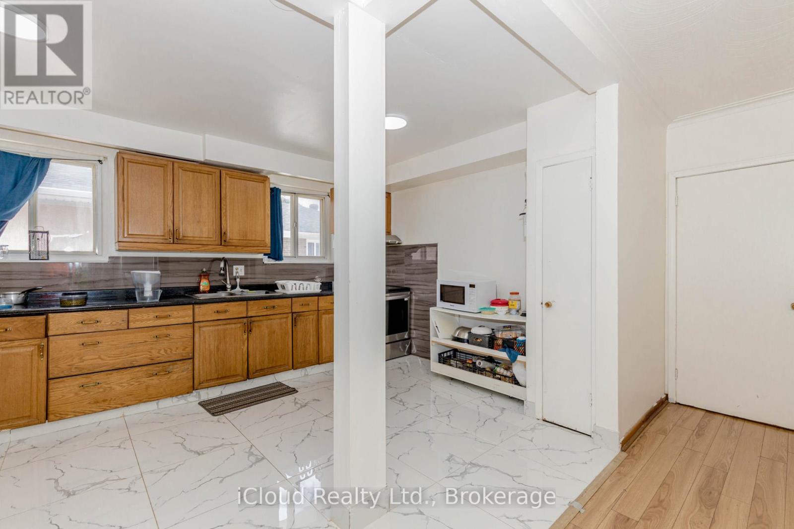 3761 Morning Star Drive, Mississauga, Ontario  L4T 1Y6 - Photo 11 - W12252317