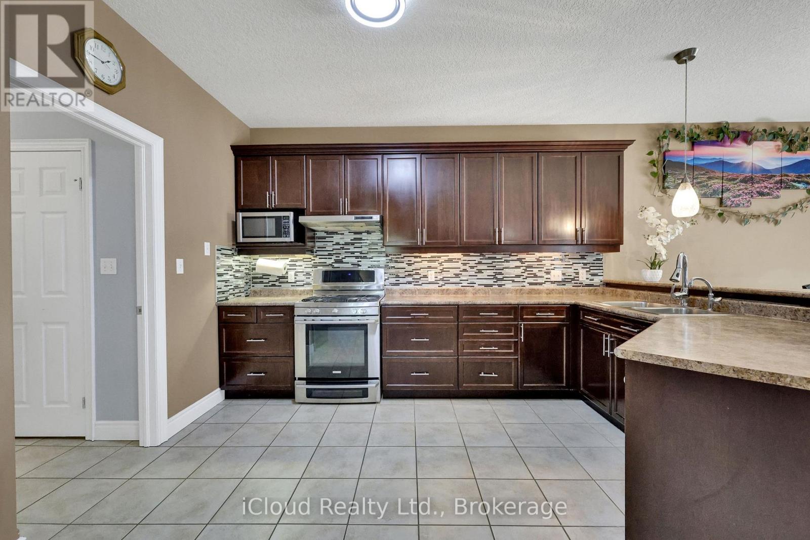 803 Spitfire Street, Woodstock, Ontario  N4T 0A9 - Photo 20 - X12304877