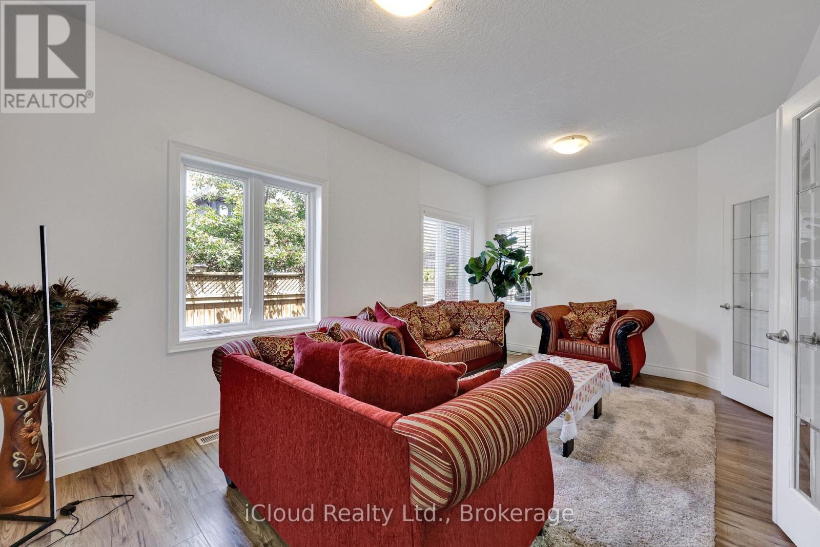 803 Spitfire Street, Woodstock, Ontario  N4T 0A9 - Photo 7 - X12304877