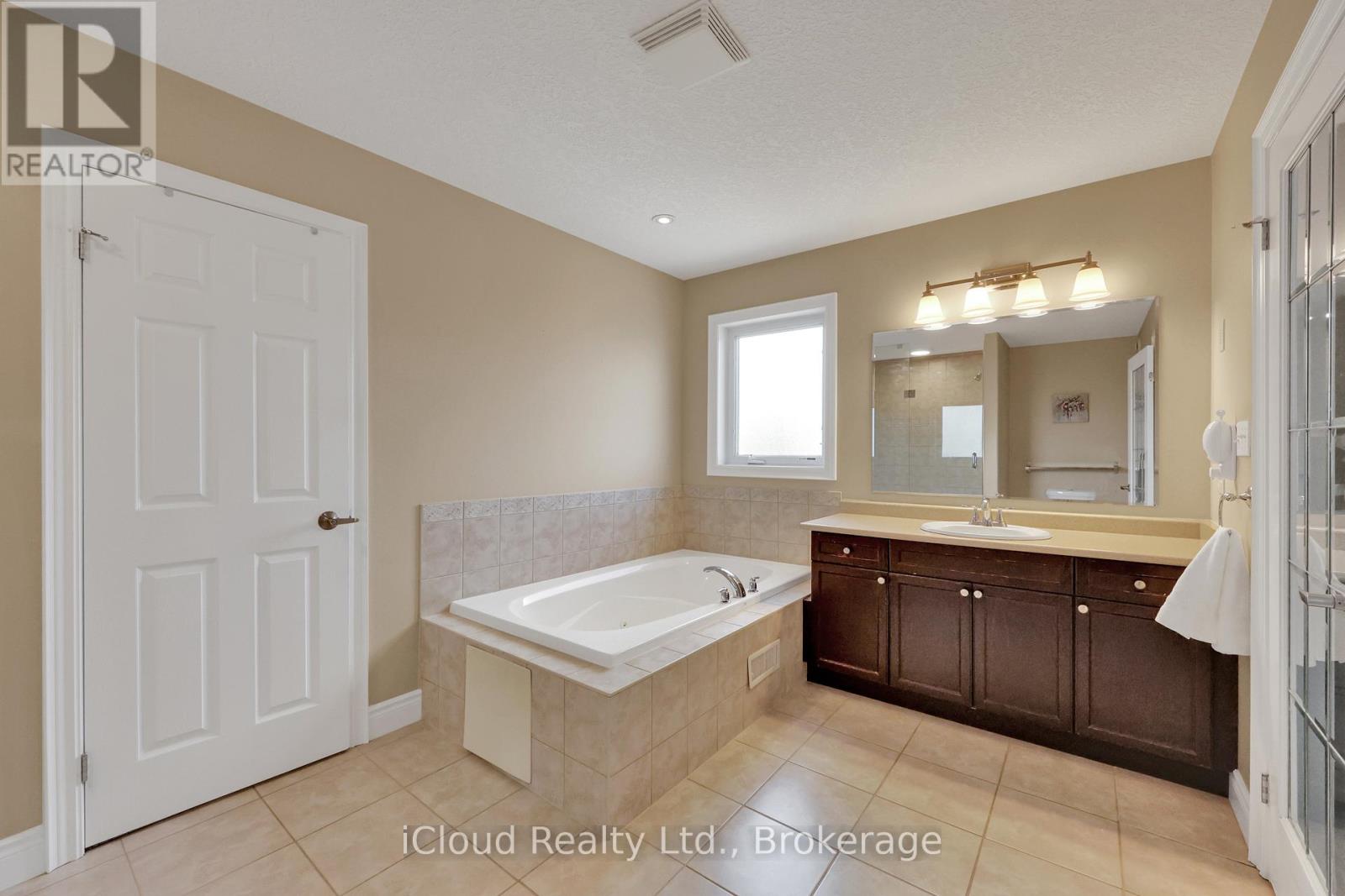 803 Spitfire Street, Woodstock, Ontario  N4T 0A9 - Photo 26 - X12304877