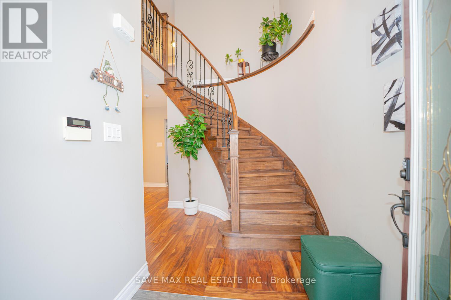 Property at 82 BELMONT BOULEVARD image 2