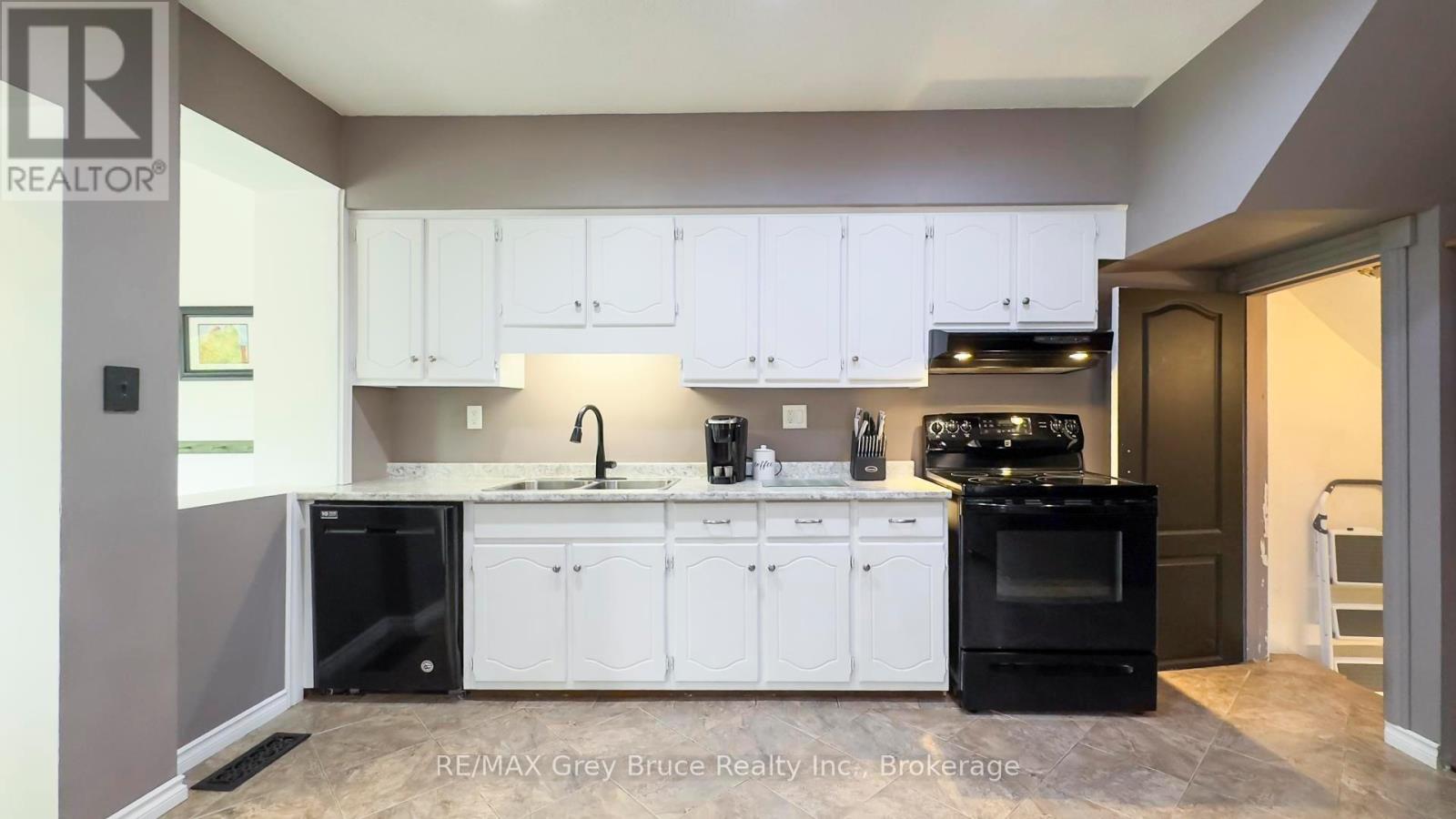 1155 3rd Avenue W, Owen Sound, Ontario  N4K 4P9 - Photo 9 - X12214472