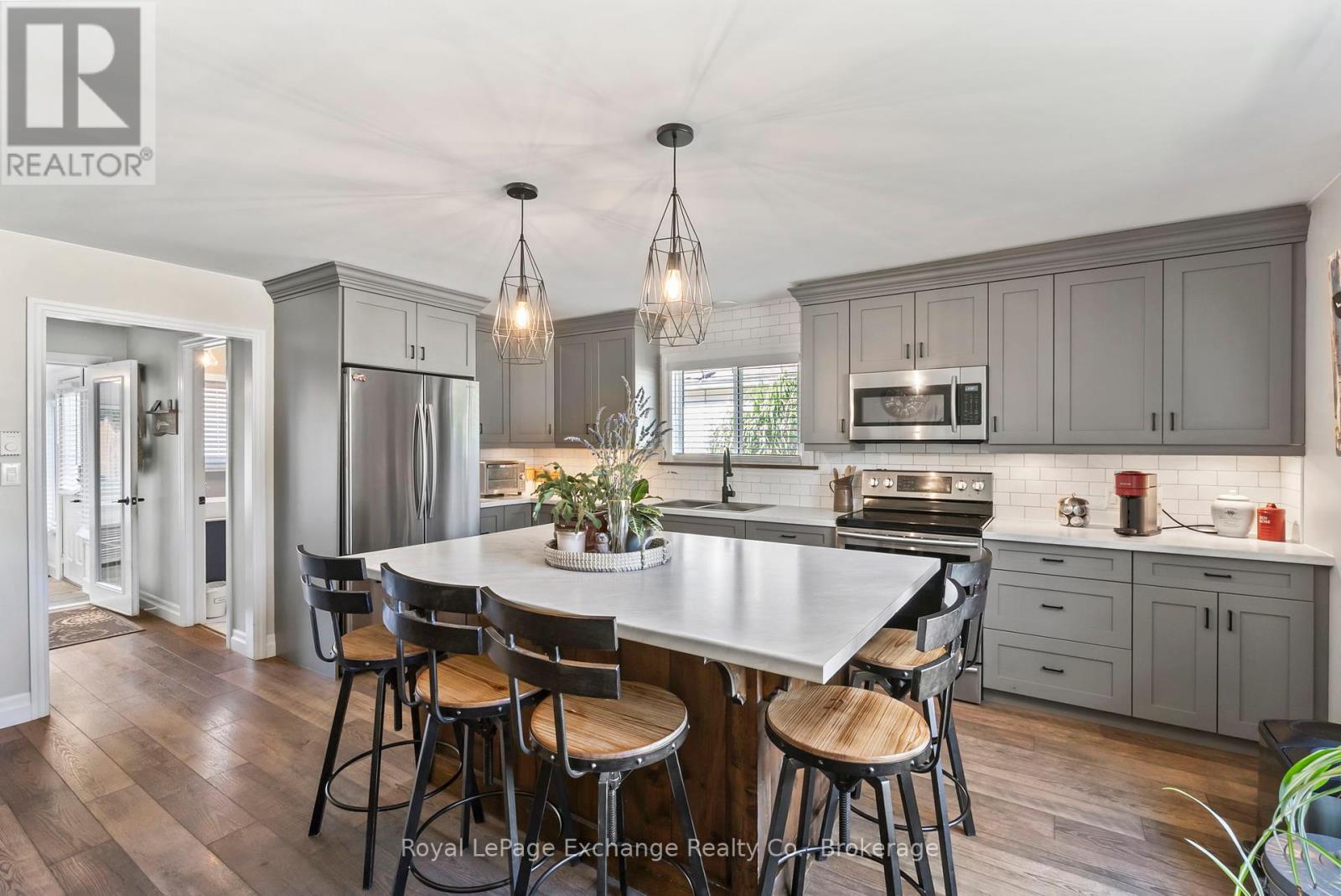38 Church Street, Kincardine, Ontario  N0G 2T0 - Photo 6 - X12354100