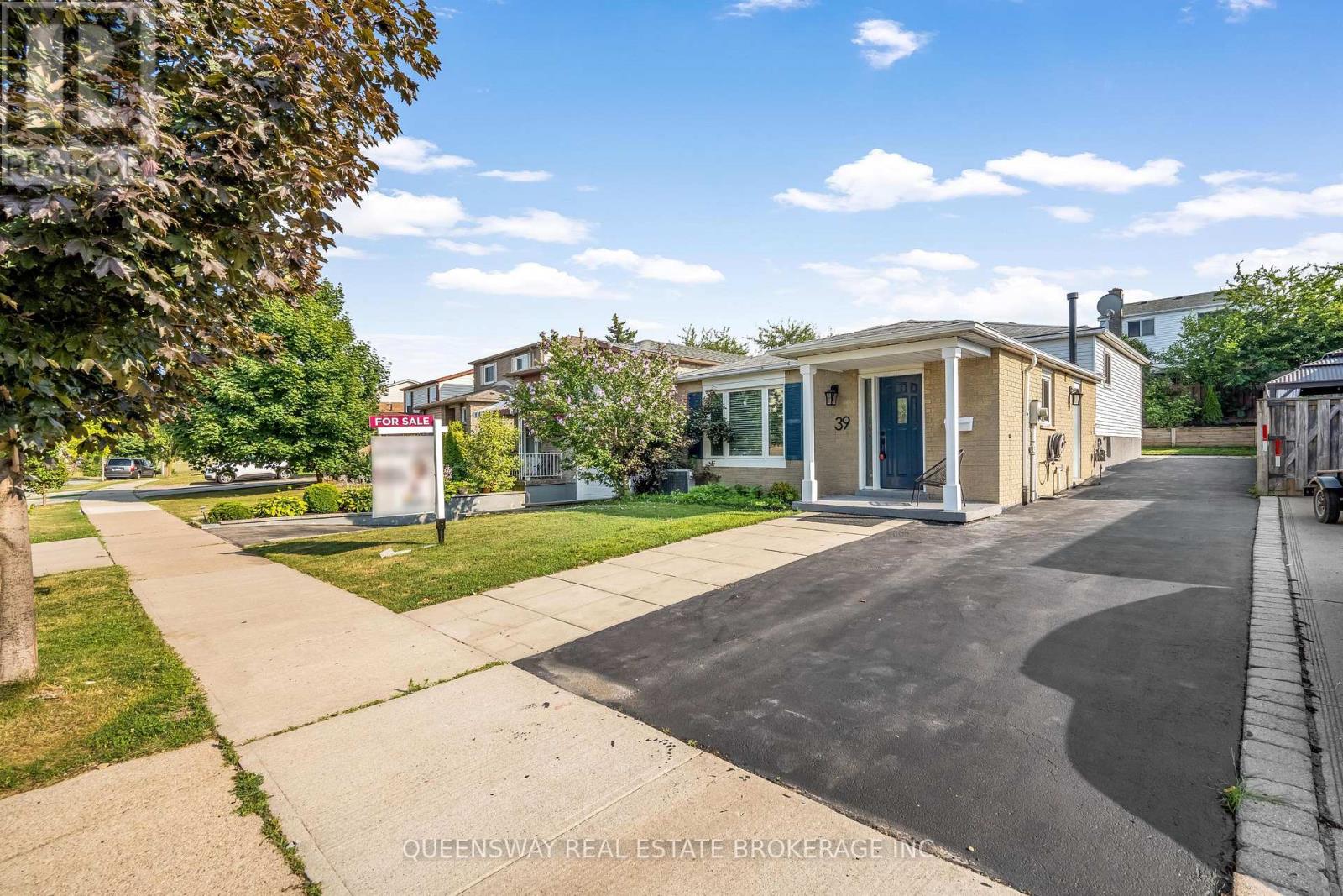 39 GARDEN CRESCENT, Hamilton, Ontario