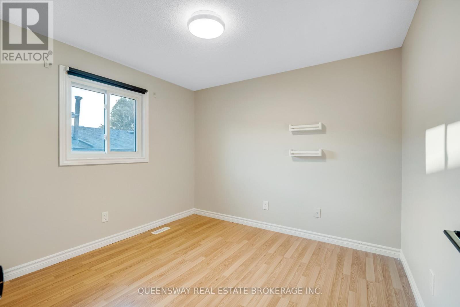 39 Garden Crescent, Hamilton, Ontario  L8V 4T3 - Photo 13 - X12354655