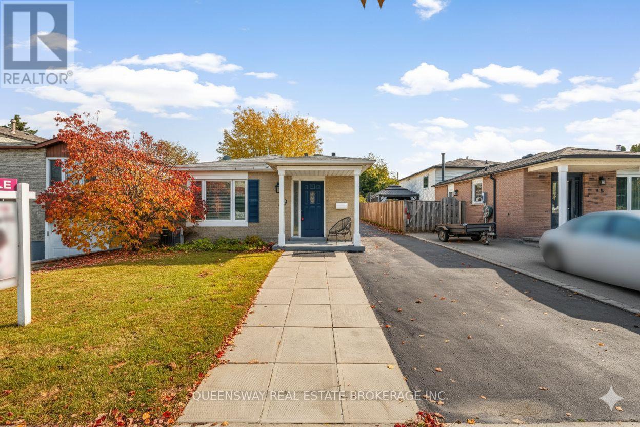 39 Garden Crescent, Hamilton, Ontario  L8V 4T3 - Photo 2 - X12354655
