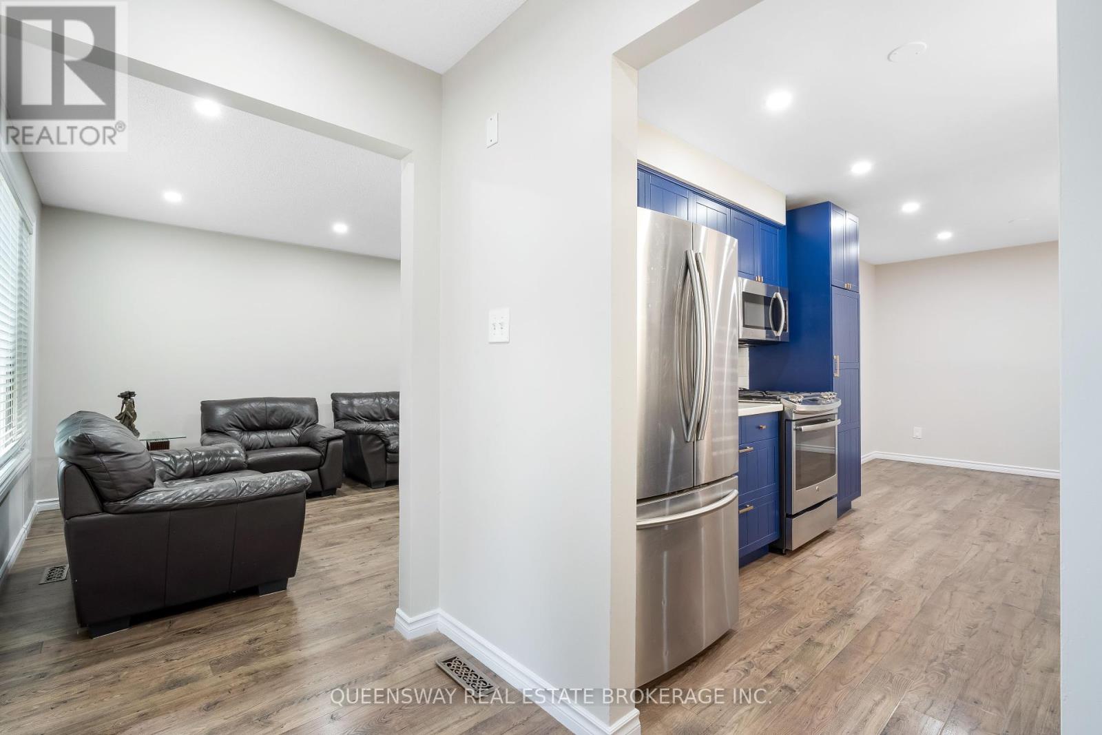 39 Garden Crescent, Hamilton, Ontario  L8V 4T3 - Photo 6 - X12354655