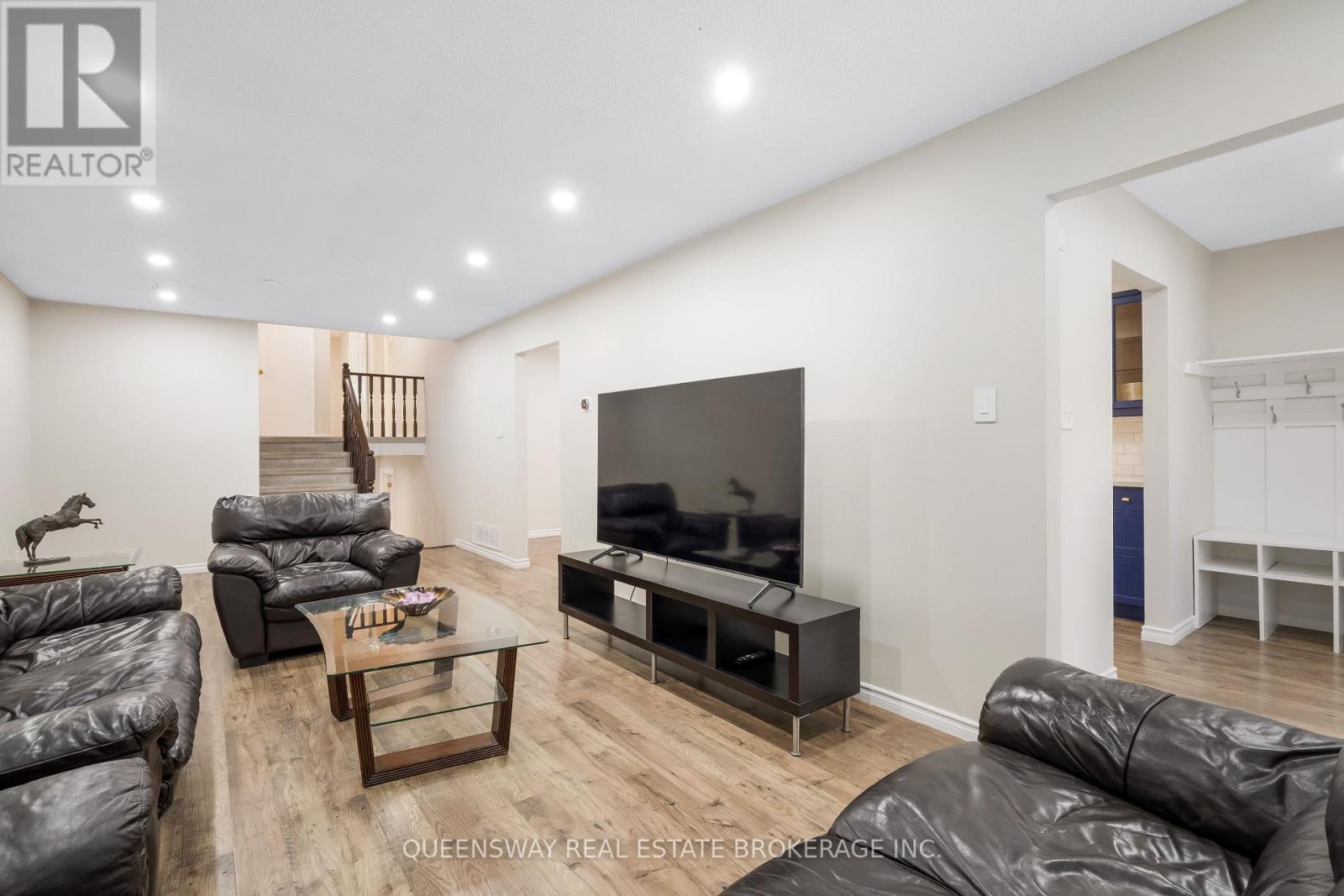 39 Garden Crescent, Hamilton, Ontario  L8V 4T3 - Photo 9 - X12354655