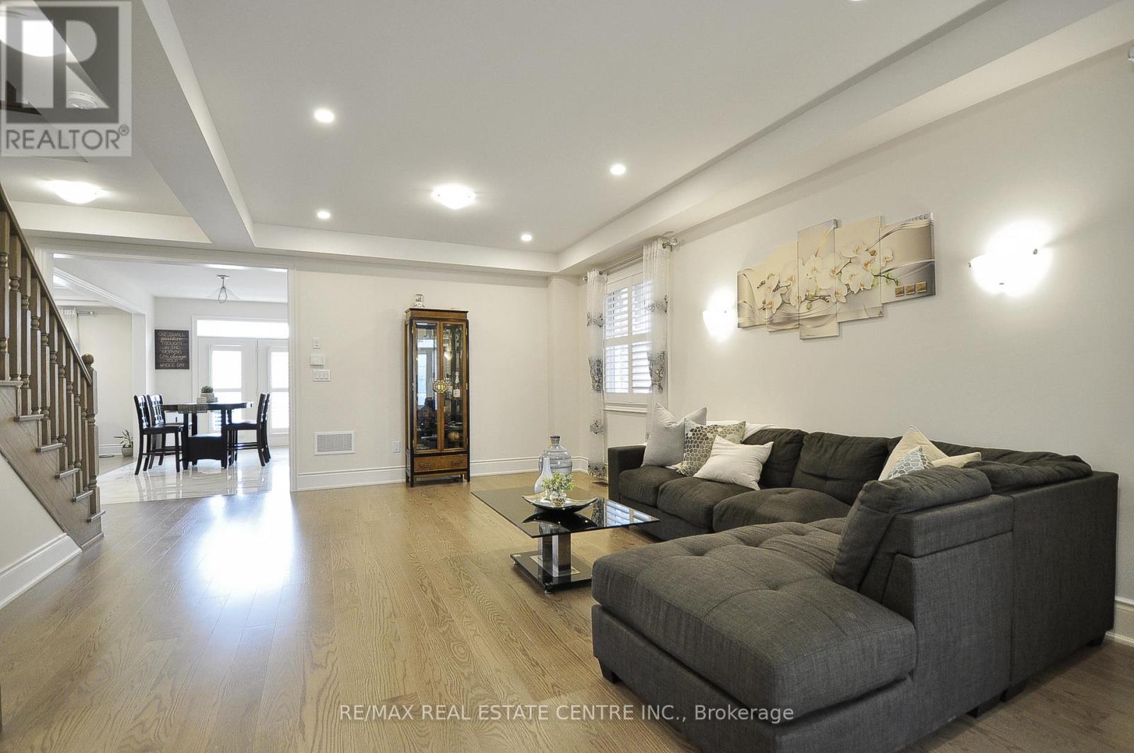 81 Attwater Drive, Cambridge, Ontario  N1R 5S2 - Photo 7 - X12354687