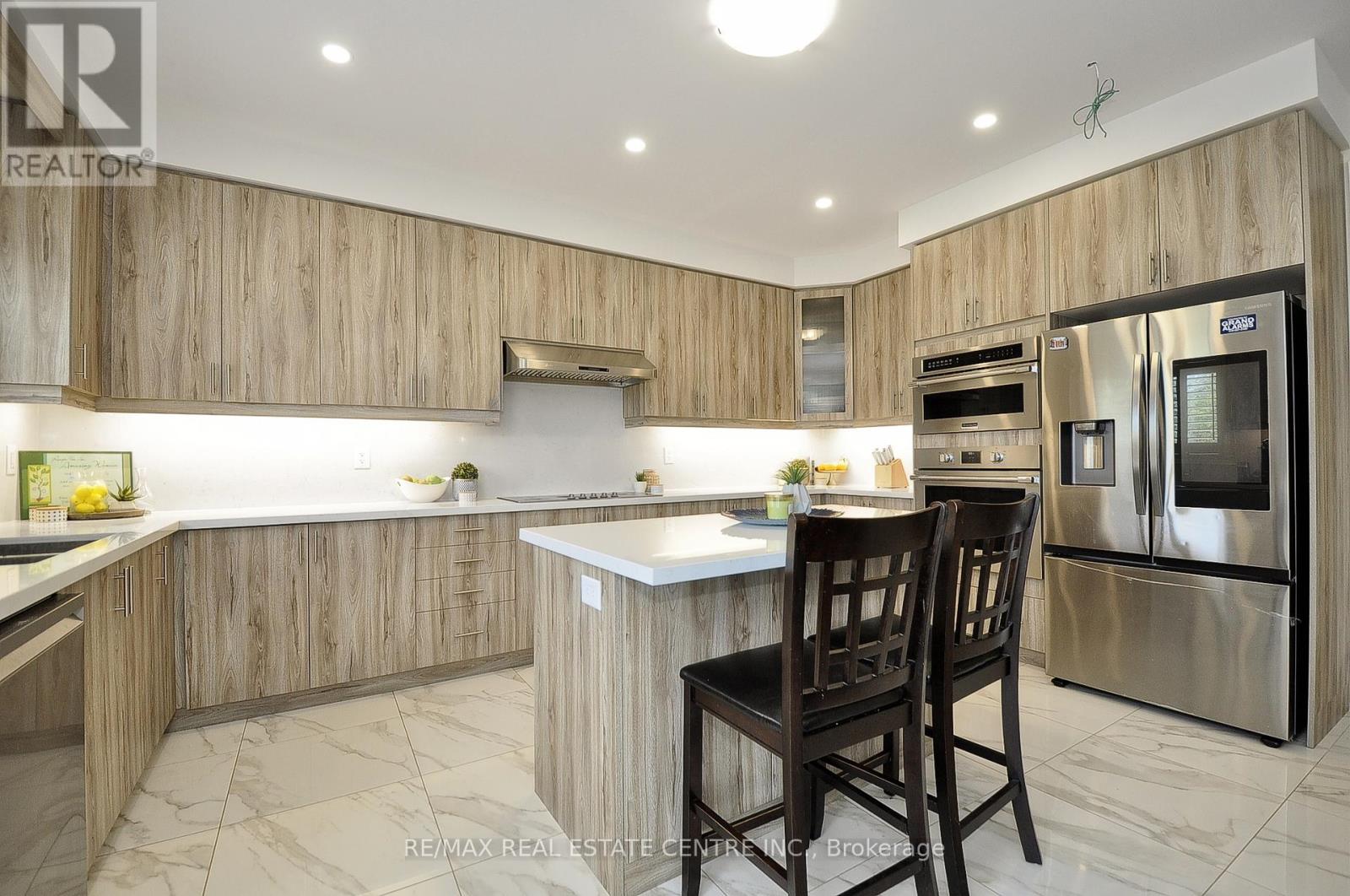 81 Attwater Drive, Cambridge, Ontario  N1R 5S2 - Photo 8 - X12354687