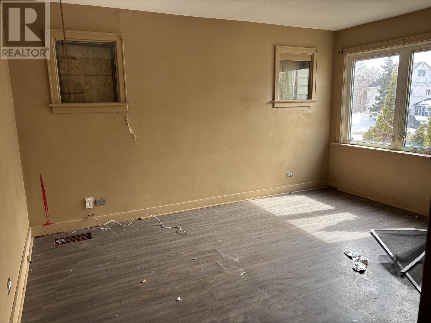 904 Wellington St E, Sault Ste. Marie, Ontario  P6A 2N5 - Photo 2 - SM252324