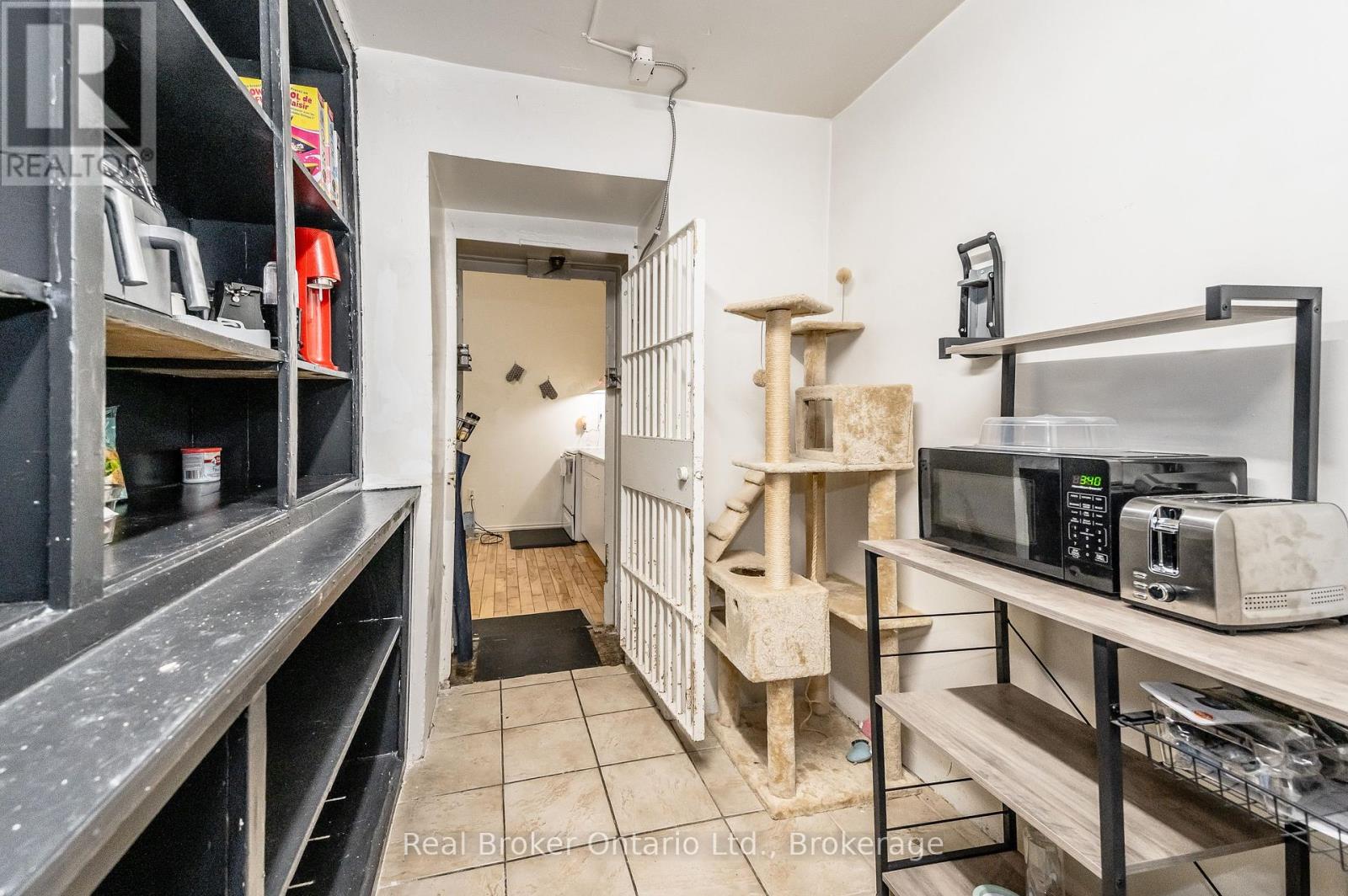 26 Queen Street E, Cambridge, Ontario  N3C 2A6 - Photo 33 - X12354884