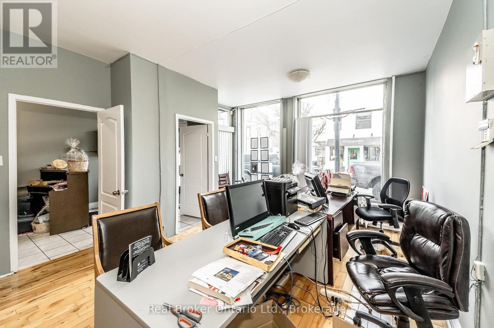 26 Queen Street E, Cambridge, Ontario  N3C 2A6 - Photo 4 - X12354884