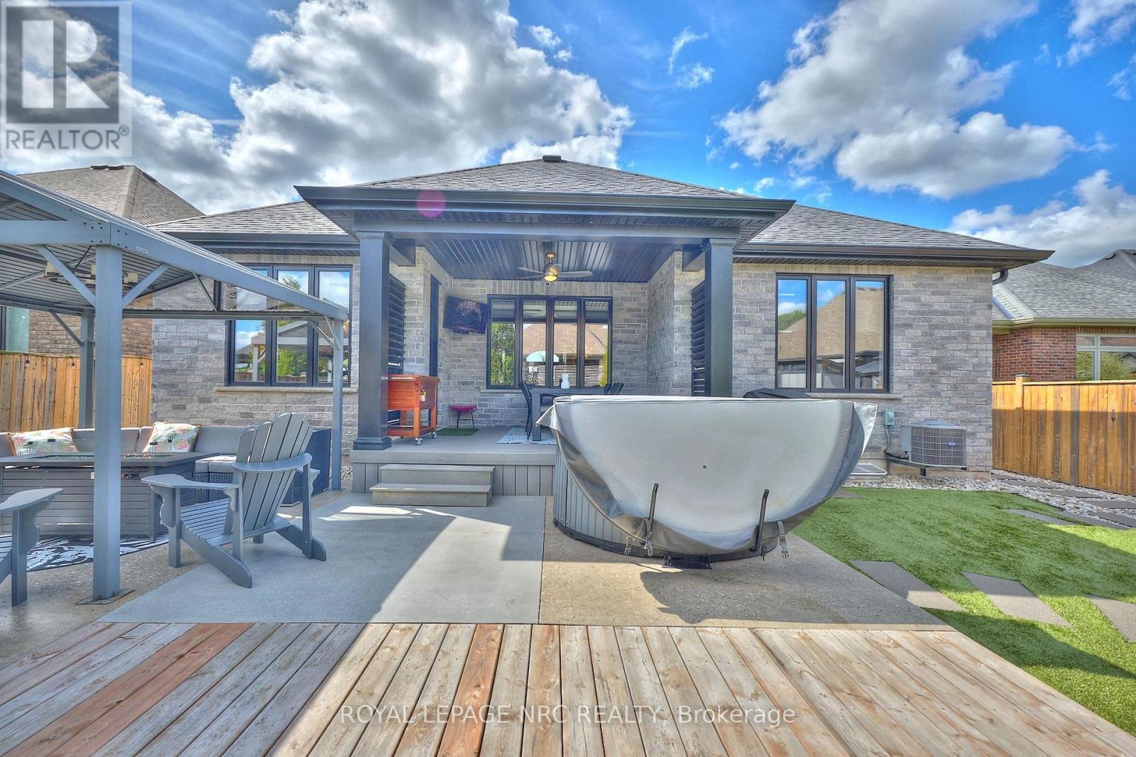 Property at 60 ROSEWOOD CRESCENT image 2
