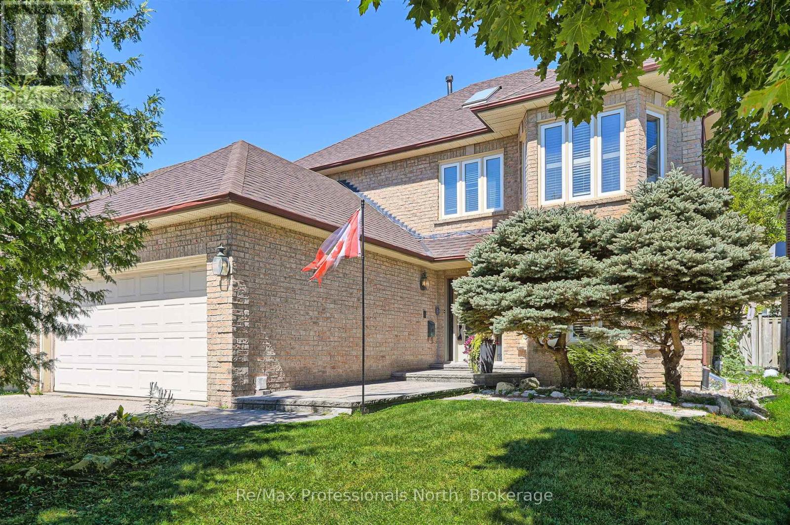 8 Elmsley Drive E, Richmond Hill, Ontario L4C 8N1 - Photo 1 - N12354882