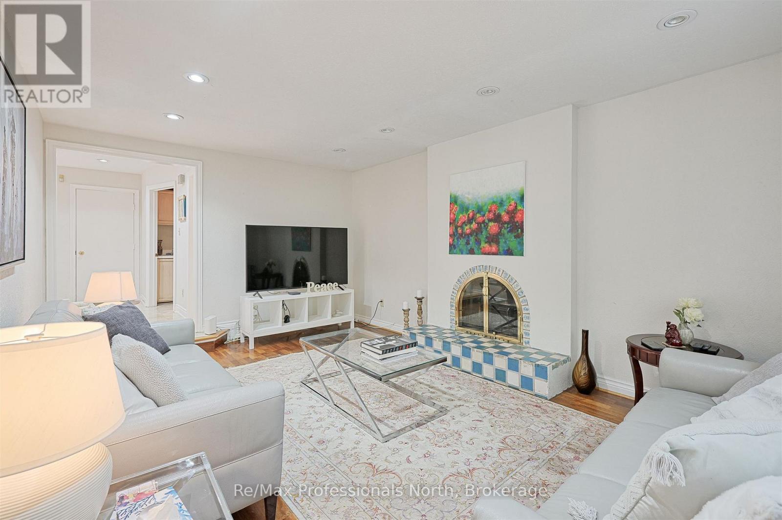 8 Elmsley Drive E, Richmond Hill, Ontario L4C 8N1 - Photo 22 - N12354882