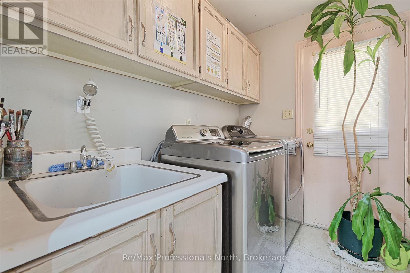 8 Elmsley Drive E, Richmond Hill, Ontario L4C 8N1 - Photo 24 - N12354882