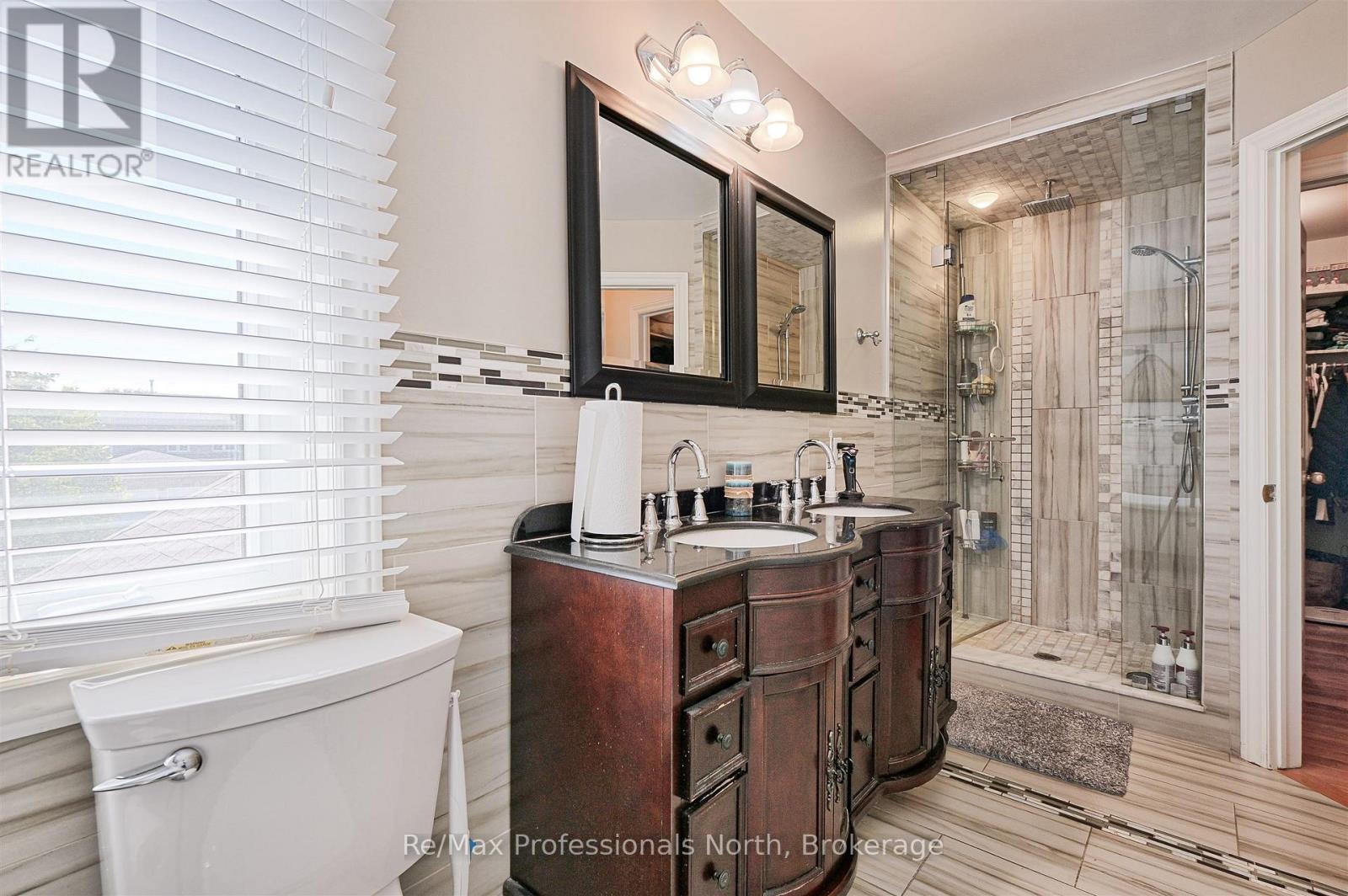 8 Elmsley Drive E, Richmond Hill, Ontario L4C 8N1 - Photo 29 - N12354882