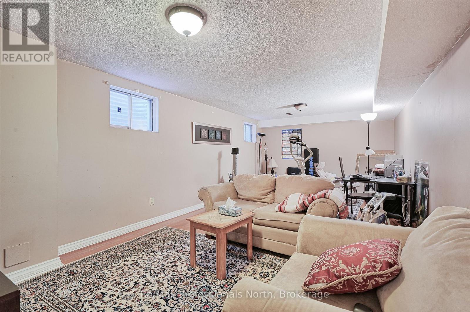 8 Elmsley Drive E, Richmond Hill, Ontario L4C 8N1 - Photo 34 - N12354882