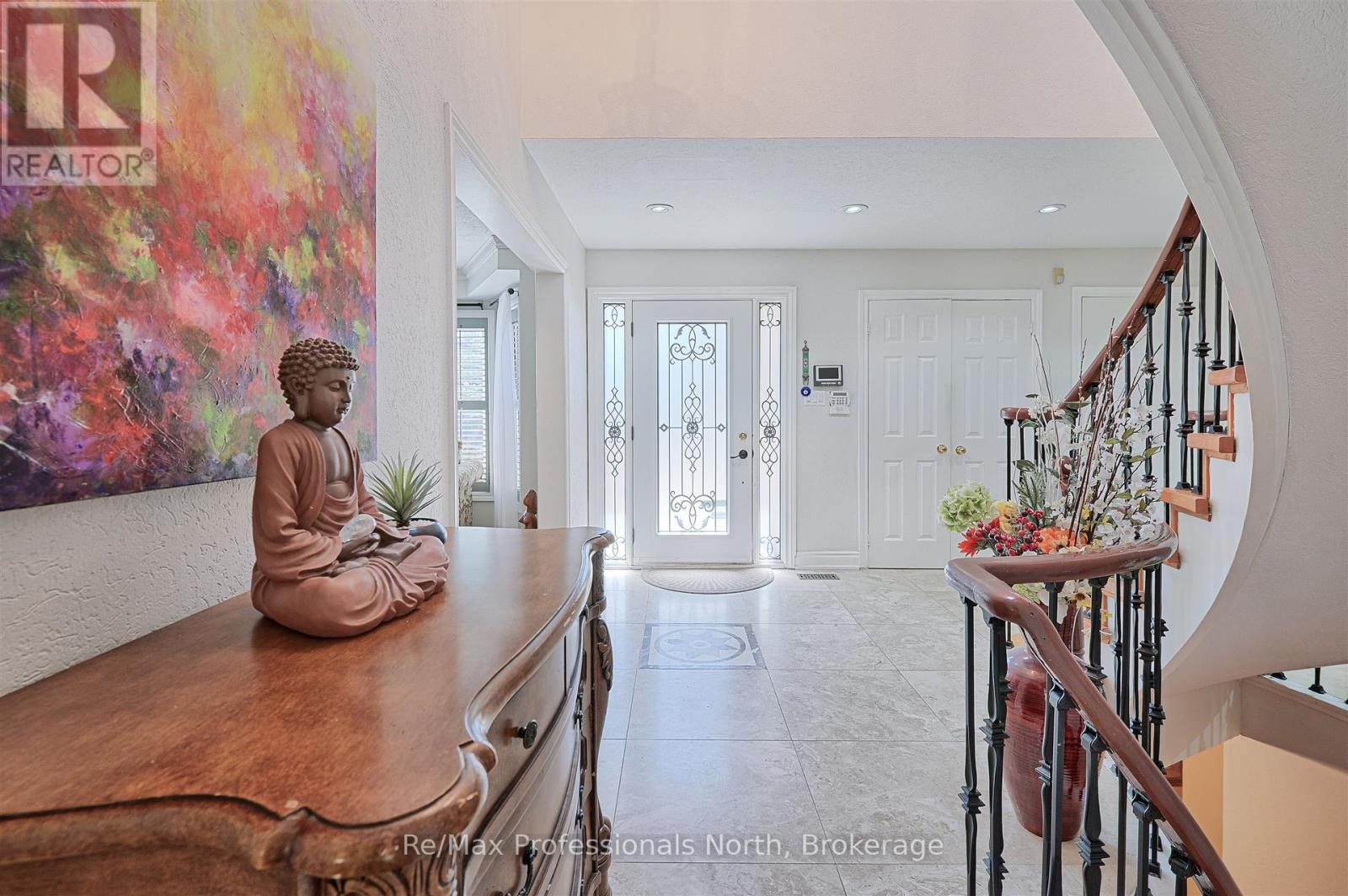 8 Elmsley Drive E, Richmond Hill, Ontario L4C 8N1 - Photo 6 - N12354882