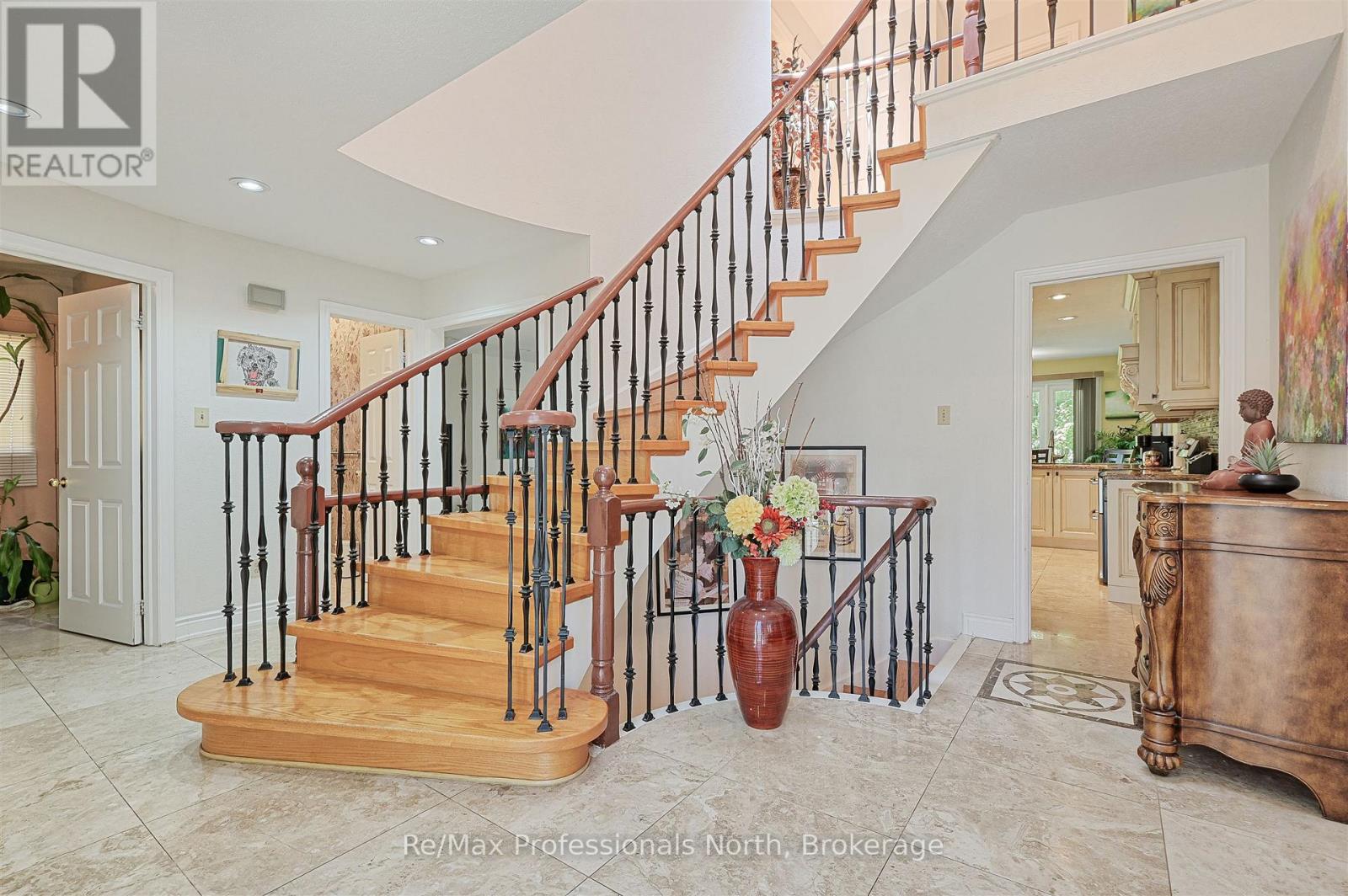 8 Elmsley Drive E, Richmond Hill, Ontario L4C 8N1 - Photo 8 - N12354882