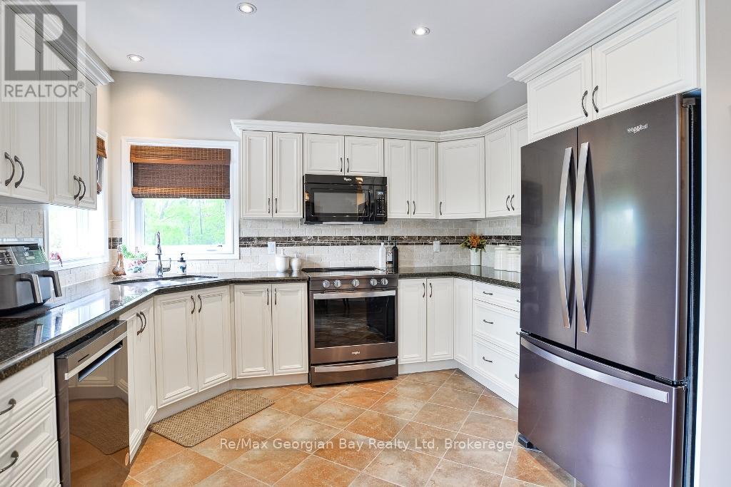 51 Donlands Court, Severn, Ontario  L0K 1E0 - Photo 3 - S12354886