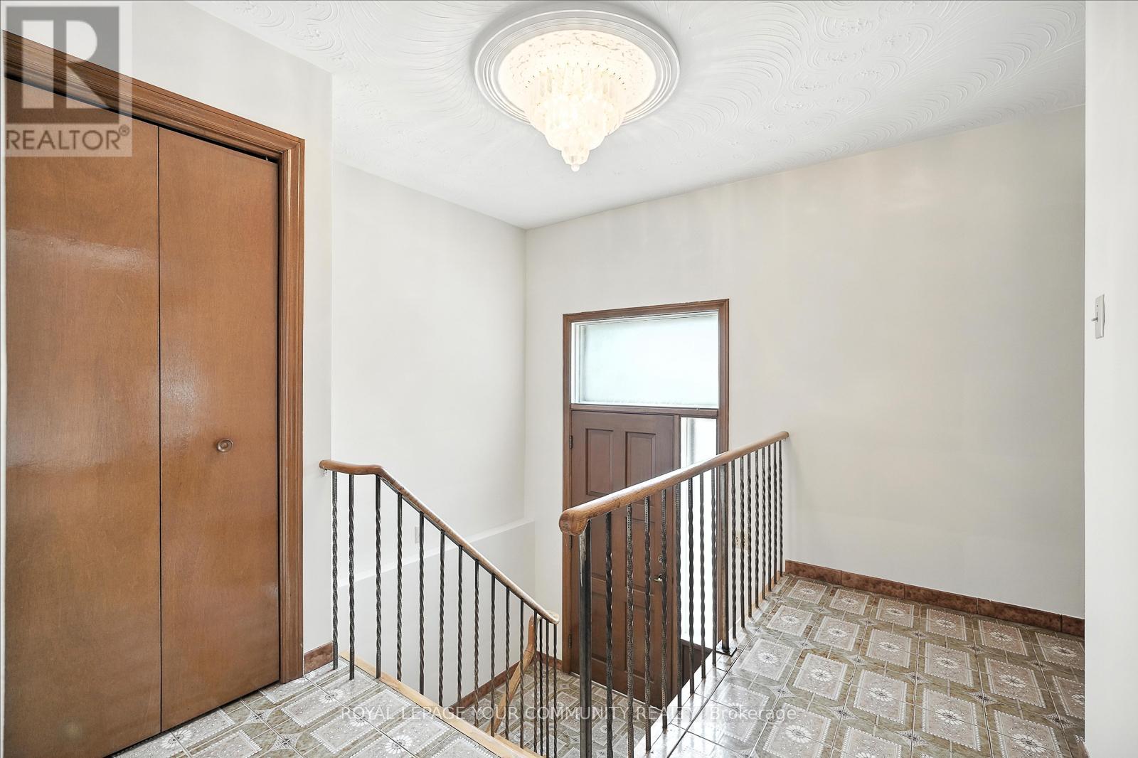 72 Fred Bland Crescent, Toronto, Ontario  M1J 3L8 - Photo 2 - E12354750