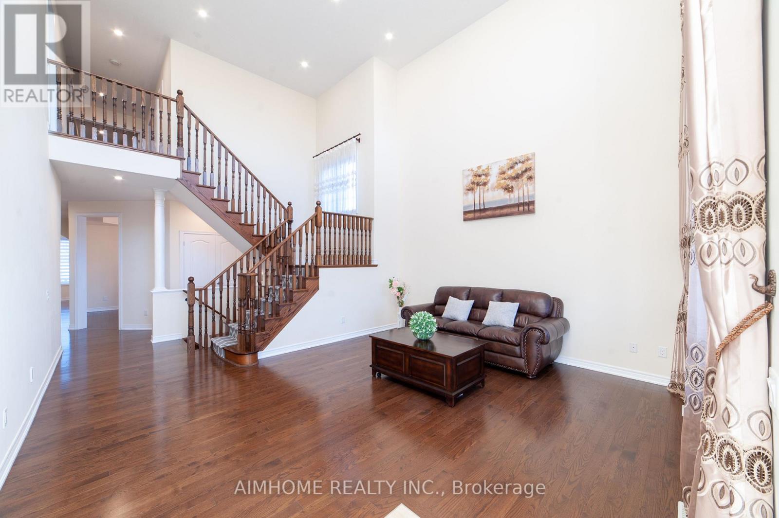 Property at 28 COUNTRYWIDE COURT image 3