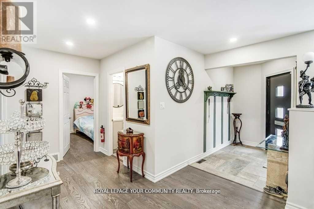 768 Grace Street, Newmarket (Gorham-College Manor), Ontario  L3Y 2L3 - Photo 7 - N12354756