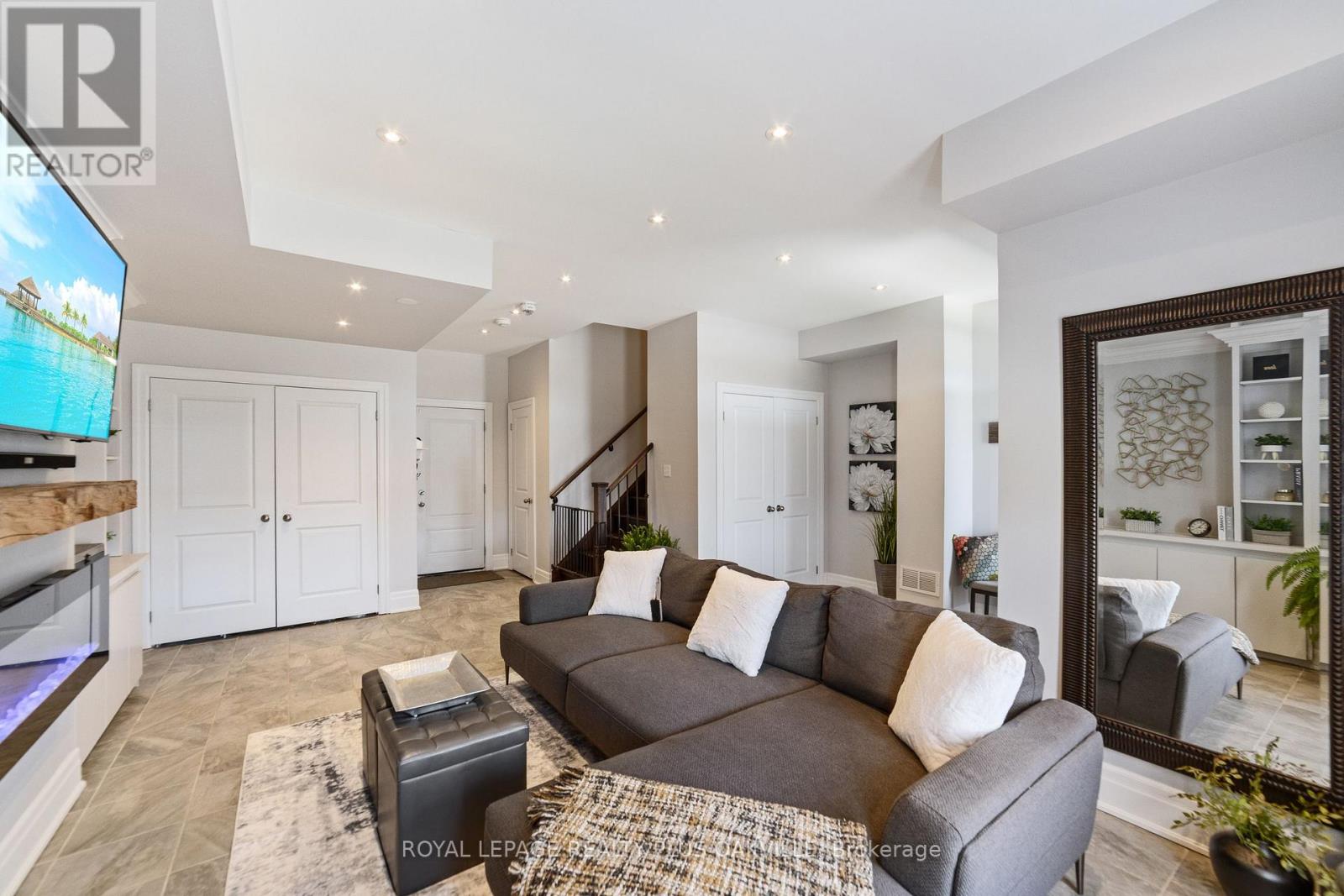 2275 Khalsa Gate, Oakville, Ontario  L6M 1P4 - Photo 5 - W12354773