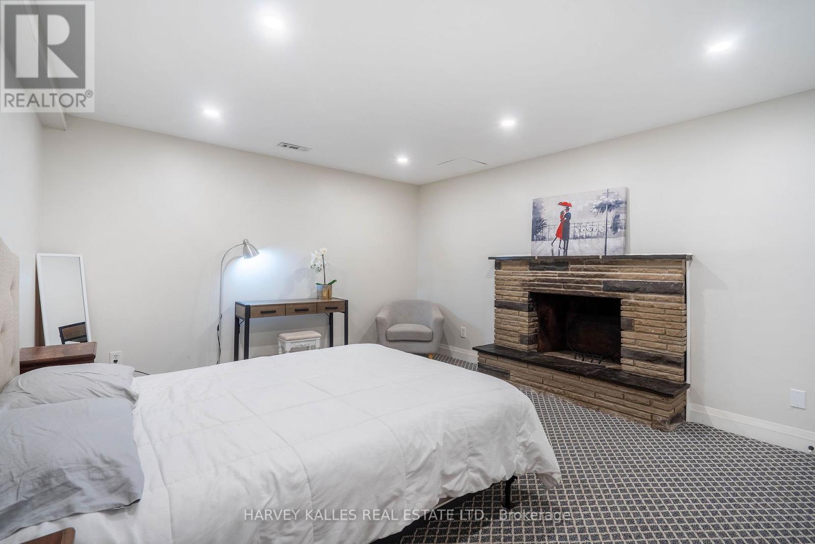 49 Theodore Drive, Mississauga, Ontario  L5M 1E5 - Photo 30 - W12354806