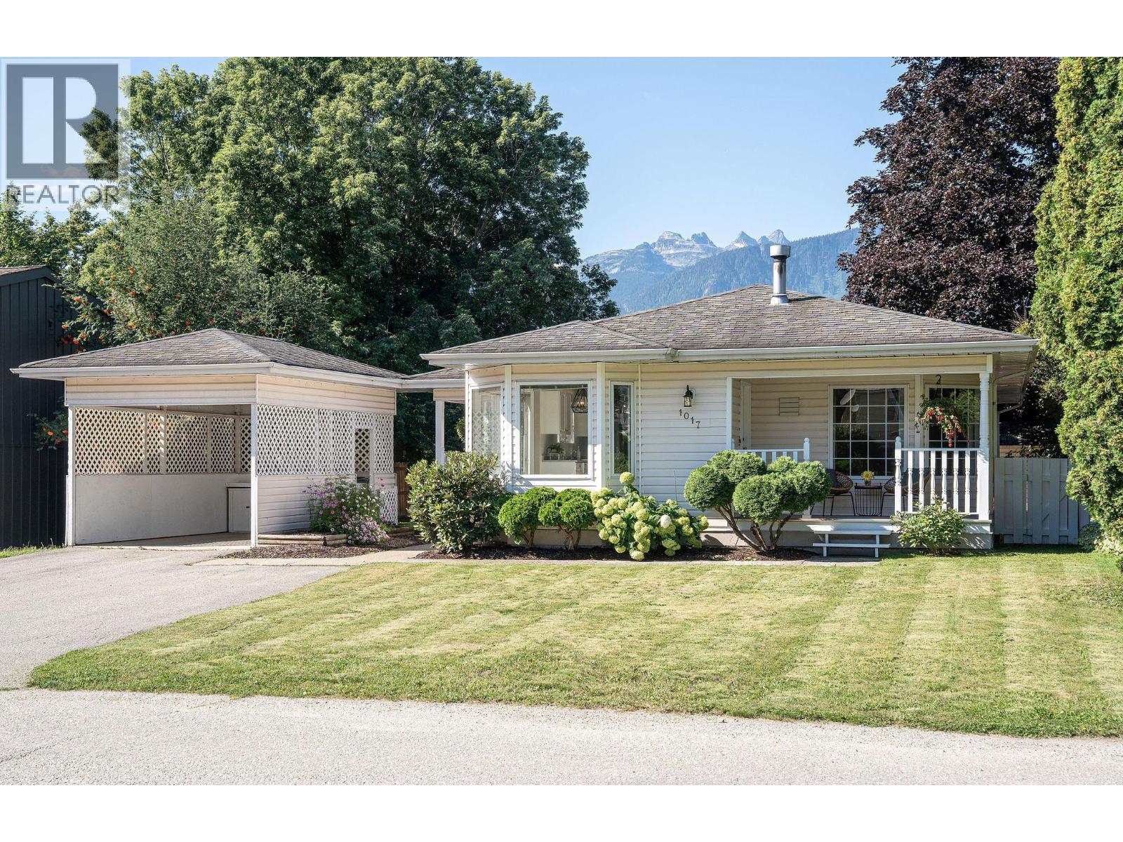 1017 Cottonwood Street, Revelstoke, British Columbia