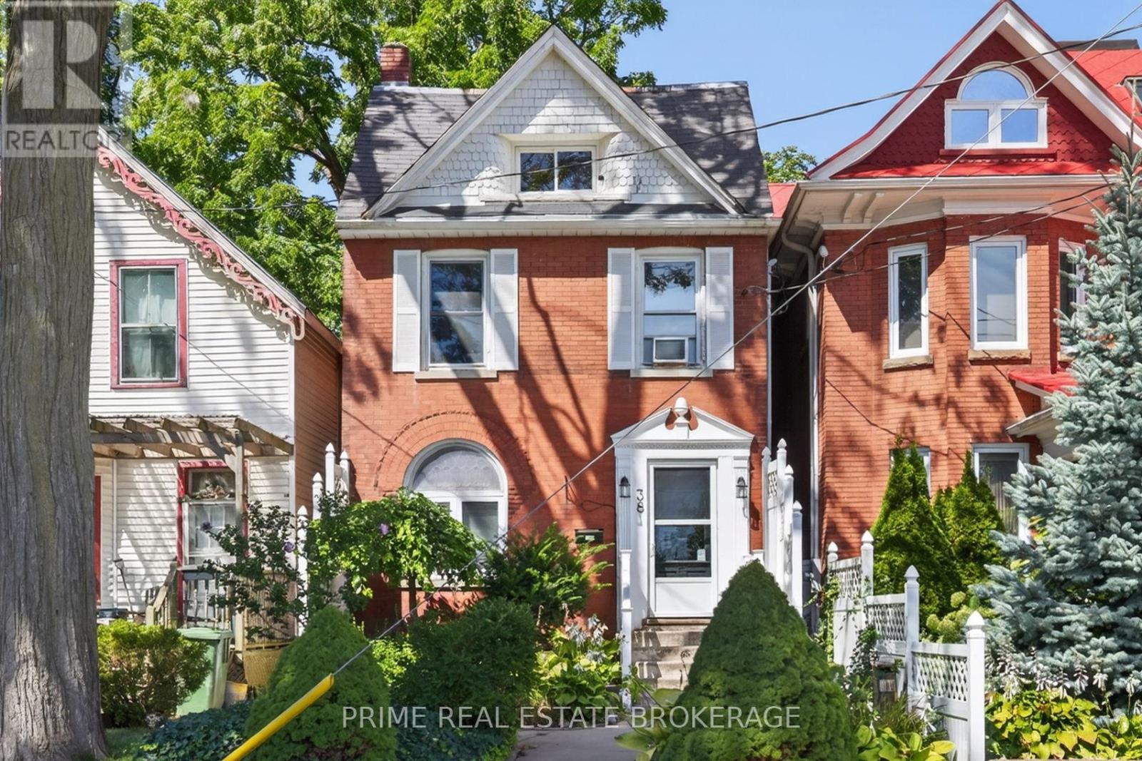 38 Hincks Street, St. Thomas, Ontario  N5R 3N6 - Photo 1 - X12354936