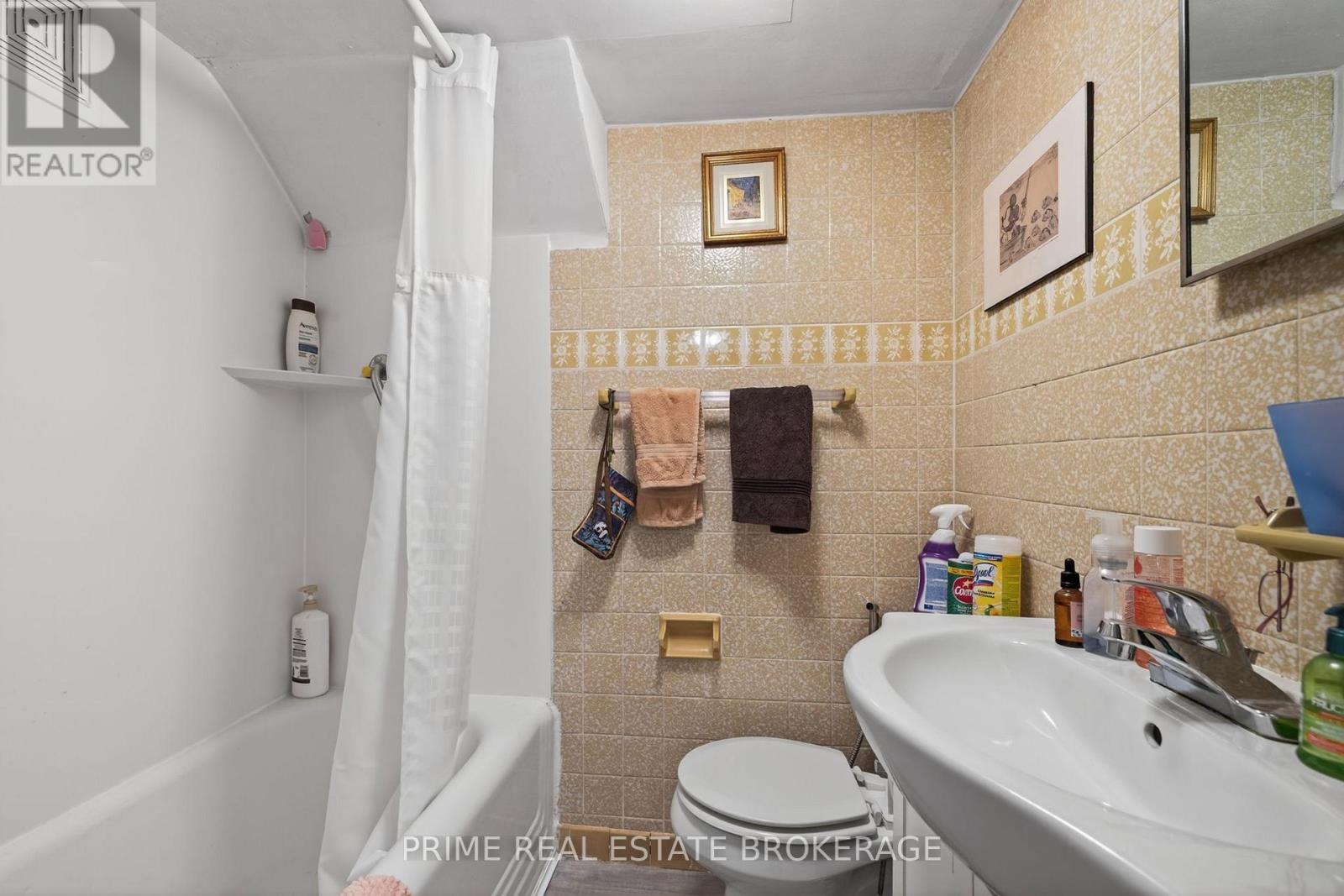 38 Hincks Street, St. Thomas, Ontario  N5R 3N6 - Photo 11 - X12354936