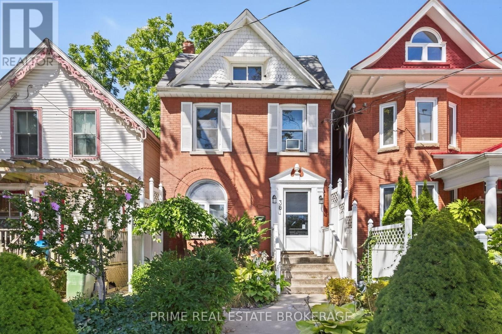38 Hincks Street, St. Thomas, Ontario  N5R 3N6 - Photo 4 - X12354936