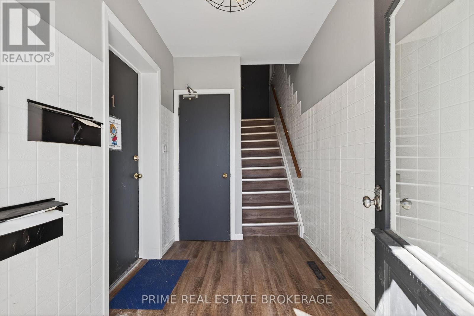 38 Hincks Street, St. Thomas, Ontario  N5R 3N6 - Photo 6 - X12354936