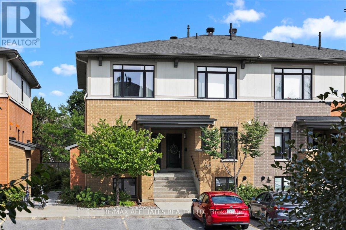 3 - 23 Bergeron Private, Ottawa, Ontario  K1C 0C2 - Photo 1 - X12354968