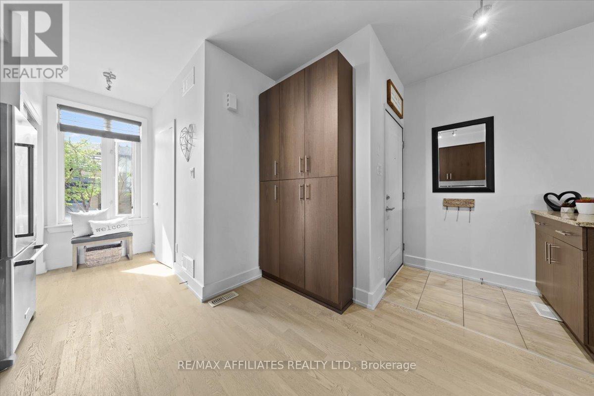 3 - 23 Bergeron Private, Ottawa, Ontario  K1C 0C2 - Photo 4 - X12354968