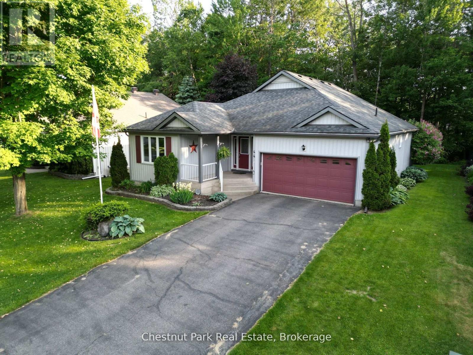 44 Springwood Crescent, Gravenhurst, Ontario  P1P 1Y8 - Photo 2 - X12335332