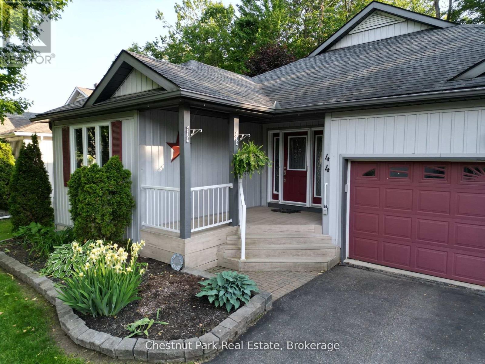 44 Springwood Crescent, Gravenhurst, Ontario  P1P 1Y8 - Photo 1 - X12335332