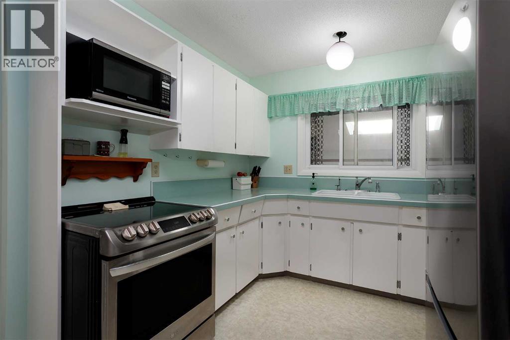 6511 45a Avenue, Camrose, Alberta  T4V 0C8 - Photo 4 - A2249125