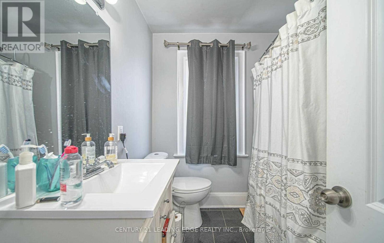 71 Hall Street, Oshawa, Ontario  L1H 2Y8 - Photo 13 - E12354364