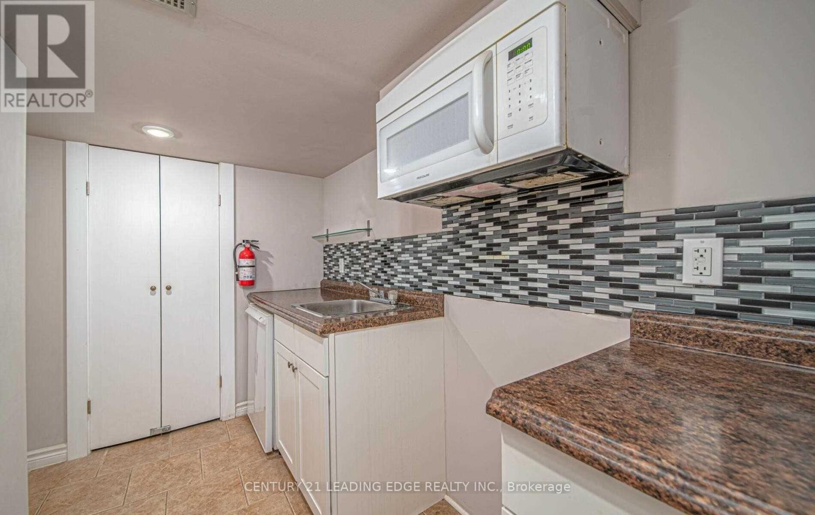 71 Hall Street, Oshawa, Ontario  L1H 2Y8 - Photo 6 - E12354364