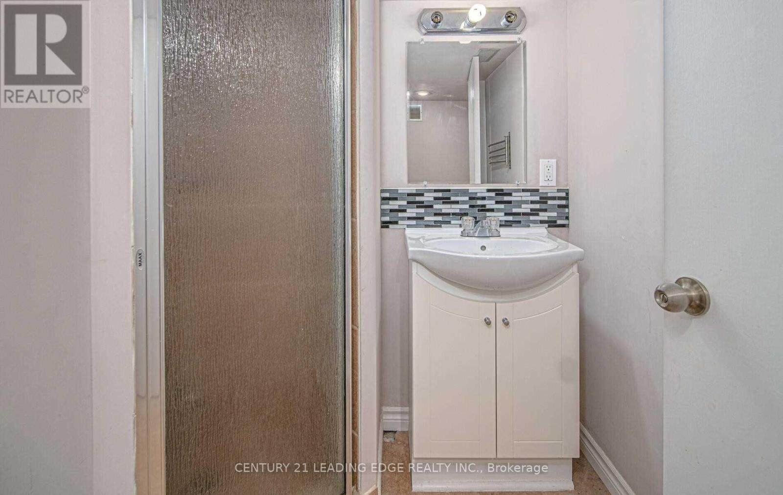 71 Hall Street, Oshawa, Ontario  L1H 2Y8 - Photo 7 - E12354364