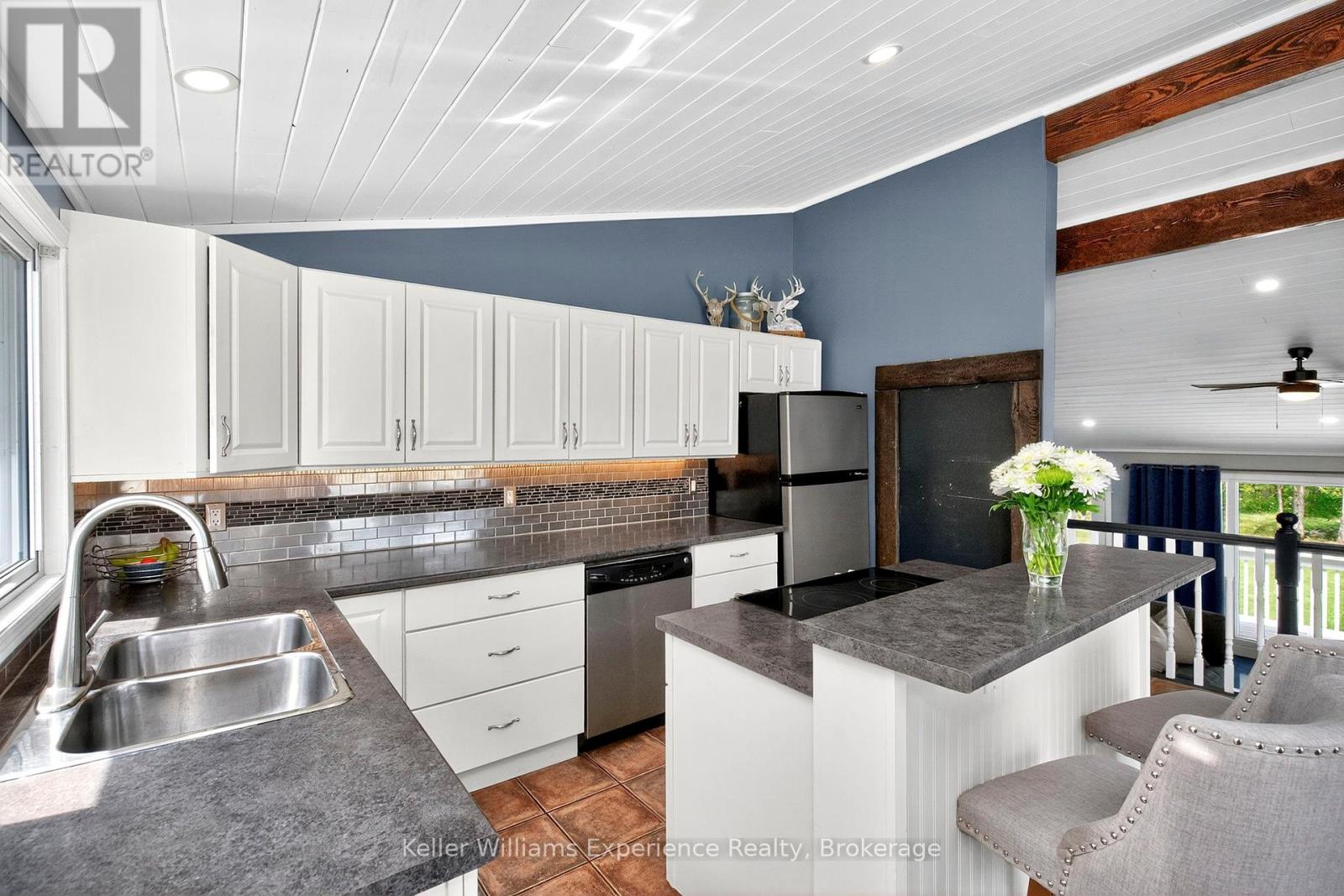 37 Crescent Drive, Tay, Ontario  L0K 2A0 - Photo 13 - S12354965