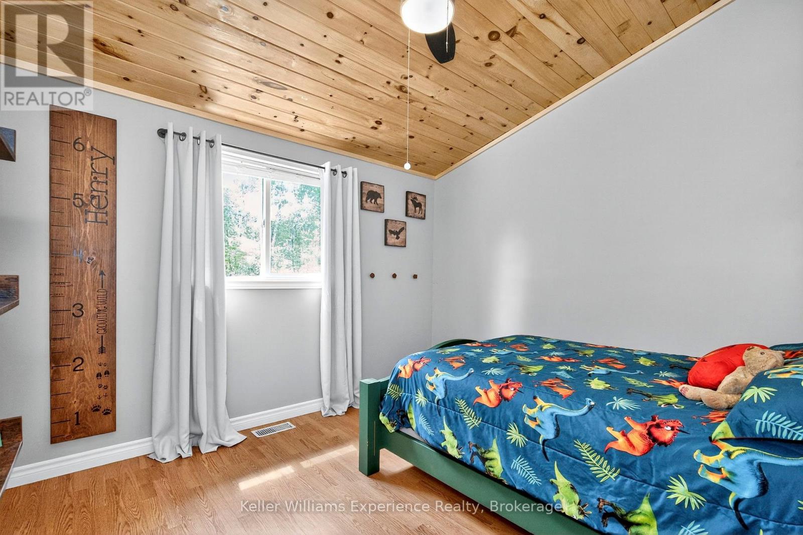 37 Crescent Drive, Tay, Ontario  L0K 2A0 - Photo 18 - S12354965