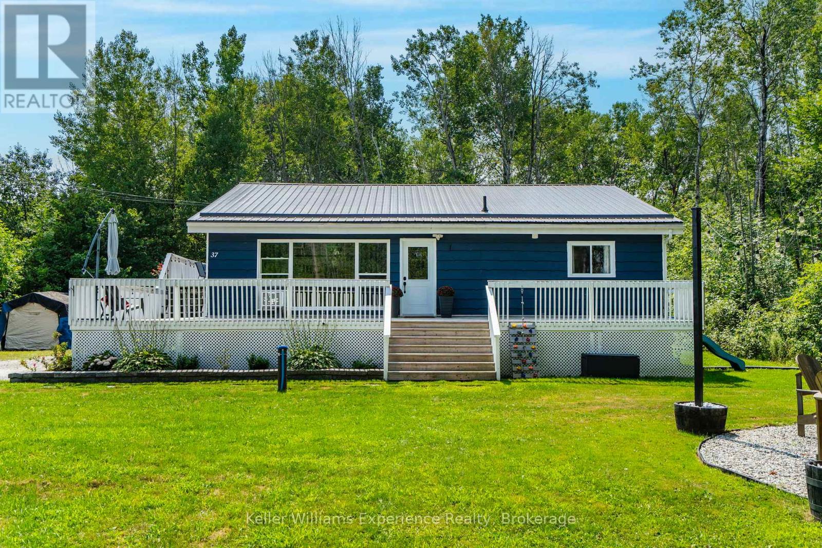 37 Crescent Drive, Tay, Ontario  L0K 2A0 - Photo 3 - S12354965